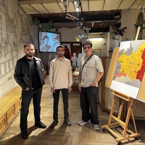 فێرخوازانی زانکۆی جیهان-هەولێر لە پۆڵەندا سەردانى مۆزەخانەی “سەرهەڵدانی وارشۆ” دەکەن