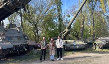 فێرخوازانی زانکۆی جیهان-هەولێر لە وارشۆ مۆزەخانەی سەربازیی پۆڵەندا بەسەردەکەنەوە