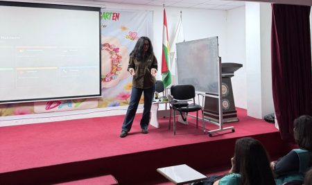 قدّمت طالبة من قسم التغذية والحميات ندوة بعنوان “التغذية الذكية للمراهقين”