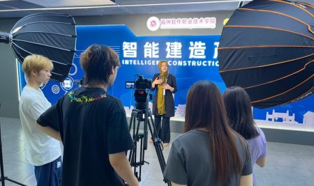 Assistant Lecturer from the Department of Architectural Engineering Visits the Intelligent Construction Industry College to Explore Future Cooperation in China