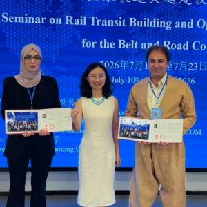 أعضاء هيئة التدريس من قسمي إدارة الأعمال والقانون يشاركون في مراسم اختتام برنامج تدريبي دولي في الصين