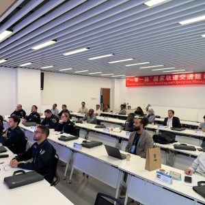 تدريسيون من قسمي إدارة الأعمال والقانون يشاركون في ندوة متخصصة حول تطوير تكنولوجيا النقل في الصين