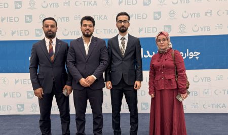 گروپێک لە فێرخوازانى بەشى ڕاگەیاندن، بەشدارییان لە چوارەمین دیداری نێودەوڵەتیی  تایبەت بە فێرخوازان دەکەن