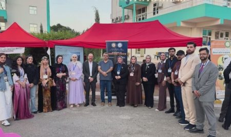 لە فێستیڤاڵی شەوانەى زانکۆی جیهان-هەولێر؛ دەرچووانی پۆلی دوازدە دەتوانن هەنگاو بەرەو ئایندەیەکی گەش بنێن و، بەشە دڵخوازەکانی خۆیان هەڵبژێرن.