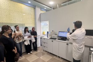Department of Medical Laboratory Analysis Organizes Scientific Visit to Al-Shifa Laboratory