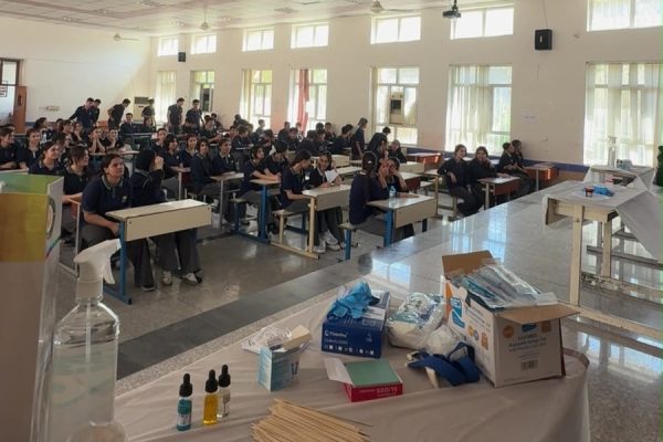 Medical Laboratory Analysis Department Students Deliver Awareness Presentation at Kobani Intermediate School