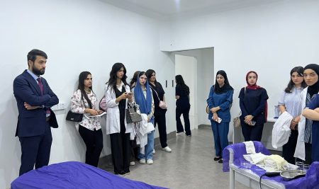 طلبة قسم التحليلات المختبرات الطبیة يزورون مركز هيلابيوتي