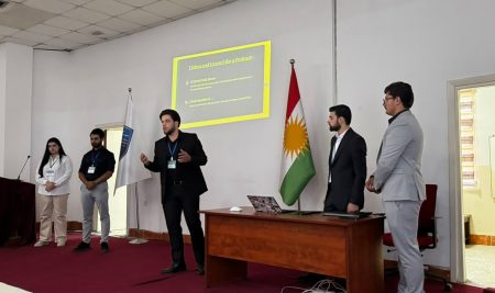 فێرخوازانی بەشی زانستی کۆمپیوتەر سیمینارێکی زانستی لەبارەی ژیریی دەستکرد لە پەیمانگەی هەولێری کۆمپیوتەر پێشکەش دەکەن