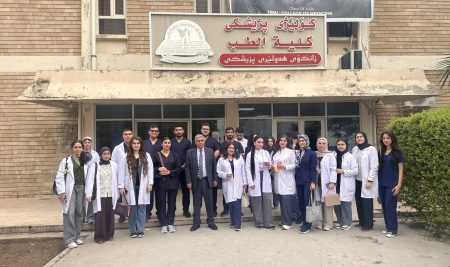 طلبة من كلية الصيدلة يجرون زيارة علمية إلى مختبر التشريح بجامعة هولير الطبية