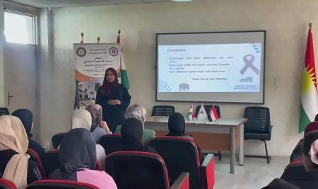 طالبات قسم تقنيات التصوير الشعاعي يقدّمن محاضرة توعوية عن سرطان الثدي في مدارس المعرفة الأهلية