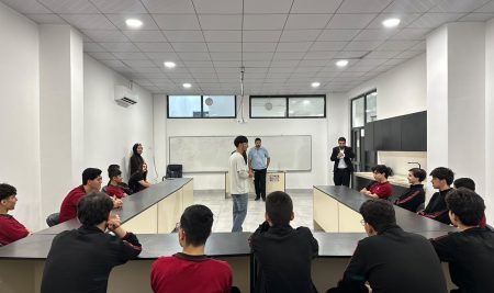 English Language Department Students Conduct a Seminar on Integrating AI into English Conversation Practice