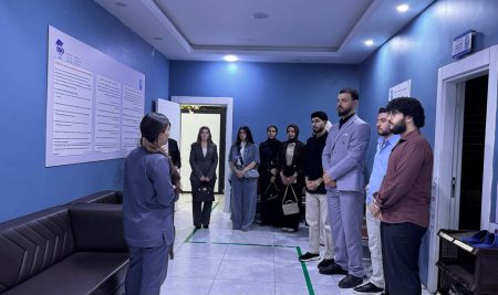 طلبة من قسم التربية العامة ينظمون زيارة ميدانية علمية إلى مركز باهوز التخصصي