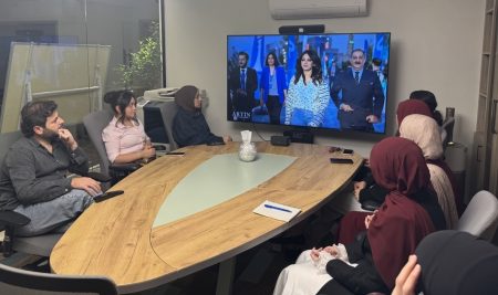 طلبة قسم التصميم الجرافيكي يزورون شركة آرتين كراون للإنتاج الإعلامي