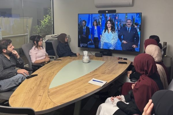 Graphic Design Department Students Visit Artin Crown Media Production Company (1)