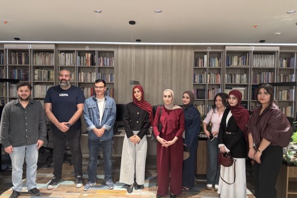 Graphic Design Department Students Visit Artin Crown Media Production Company (2)