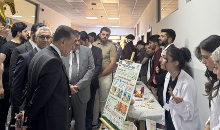 بەئامادەبوونى پرۆفیسۆر دکتۆر ئەمجەد سابر دەلۆ سەرۆکى زانکۆى جیهان-هەولێر؛ کۆلێژی دەرمانسازی ڕۆژی جیهانیی دەرمانسازانى بەرز ڕاگرت