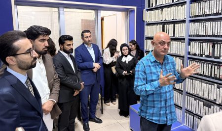 فێرخوازانی بەشی ڕاگەیاندن سەردانی تەلەڤزیۆنی ناوخۆیی دهۆك دەكەن