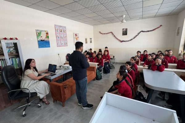 Media Department Student Highlights the Harmful Effects of iPad Use at Payman Mixed Primary School (1)