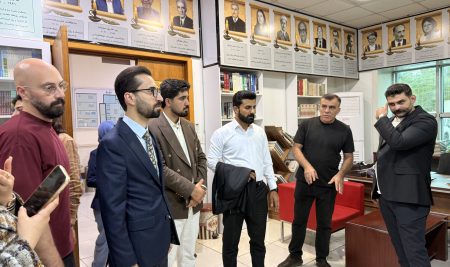 طلبة قسم الإعلام يزورون المكتبة المركزية لمؤسسة “خاني” في دهوك