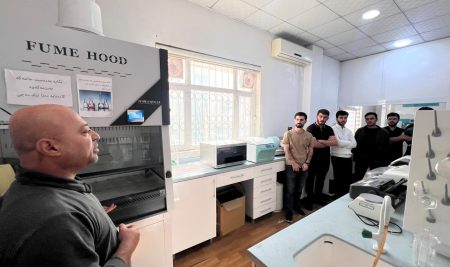 طلبة التحليلات المختبرية الطبية يزورون مركز البحوث في الكلية التقنية الطبية بأربيل