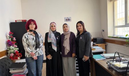 طلبة قسم الأحياء المجهرية الطبية يُجرون جلسة توعية بسرطان الثدي في مدرسة شارستاني للبنات