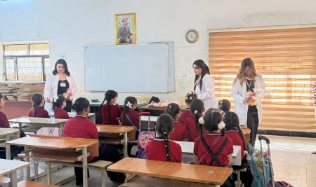 فێرخوازانی بەشی بایۆمیدیکاڵ باس لە مەترسییەکانی شەکر و خۆراکی ناتەندروست بۆ قوتابیانى قوتابخانەی “زاگا” دەکەن