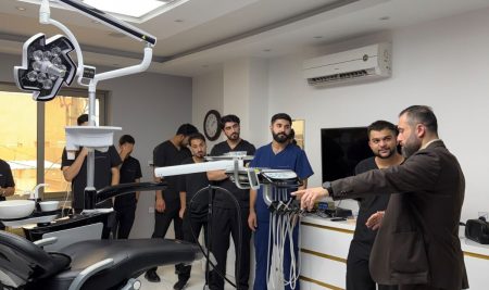 طلبة من كلية طب الأسنان تُنظّم زيارة علمية إلى عيادة “No. 1 Dental Spa” التخصصية