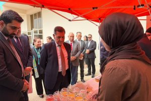 پرۆفیسۆر دکتۆر ئەمجەد سابر دەلۆ سەرۆکى زانکۆى جیهان-هەولێر پیشانگەیەکى خۆراکی بە بۆنەی ڕۆژی جیهانیی خۆراکەوە کردەوە (3)